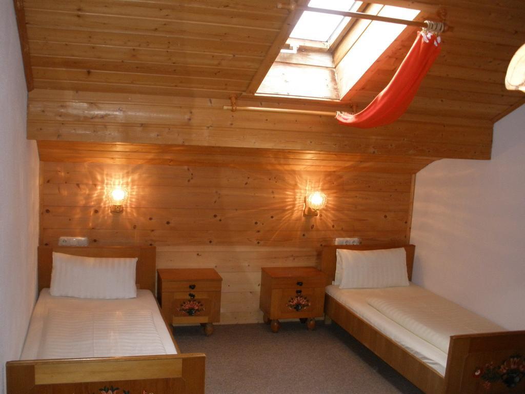 Hotel Alpengasthof zur Loisach Grossweil Zimmer foto