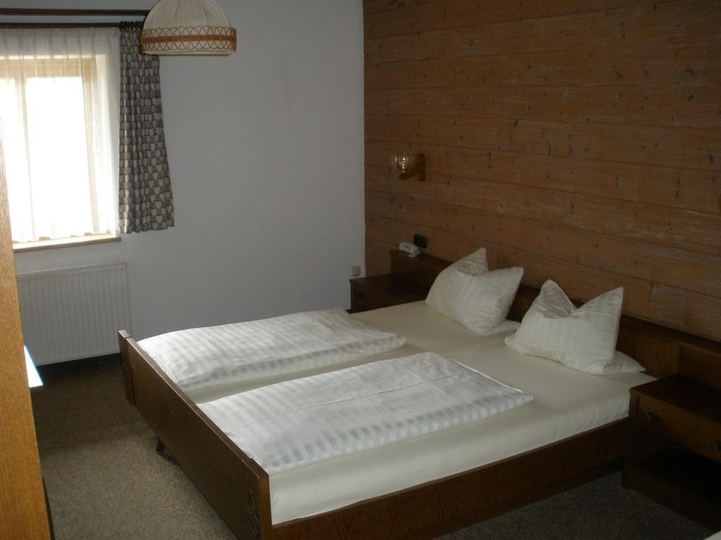 Hotel Alpengasthof zur Loisach Grossweil Zimmer foto