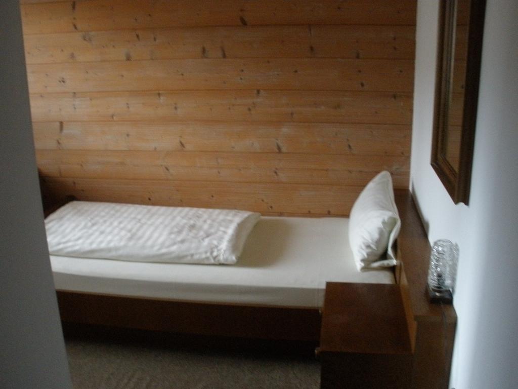 Hotel Alpengasthof zur Loisach Grossweil Zimmer foto