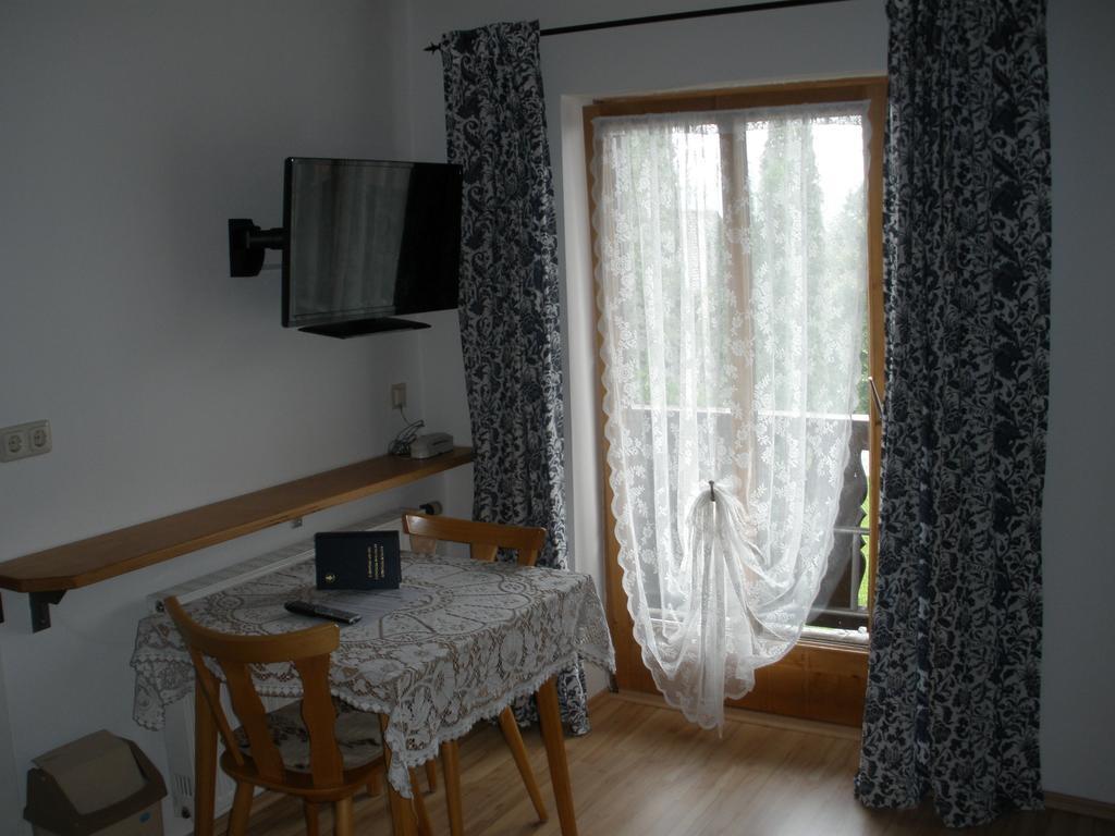 Hotel Alpengasthof zur Loisach Grossweil Zimmer foto