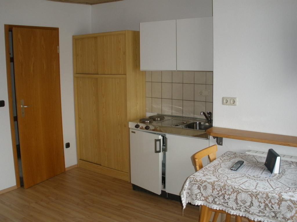 Hotel Alpengasthof zur Loisach Grossweil Zimmer foto