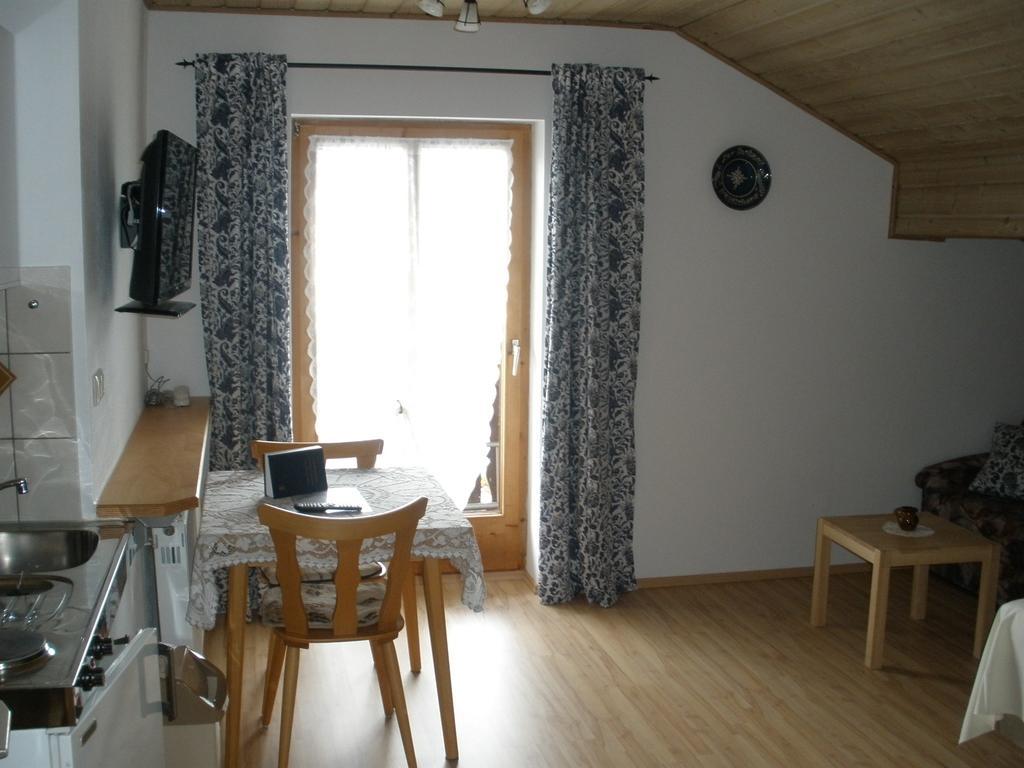 Hotel Alpengasthof zur Loisach Grossweil Zimmer foto