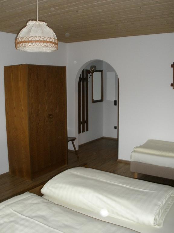 Hotel Alpengasthof zur Loisach Grossweil Zimmer foto