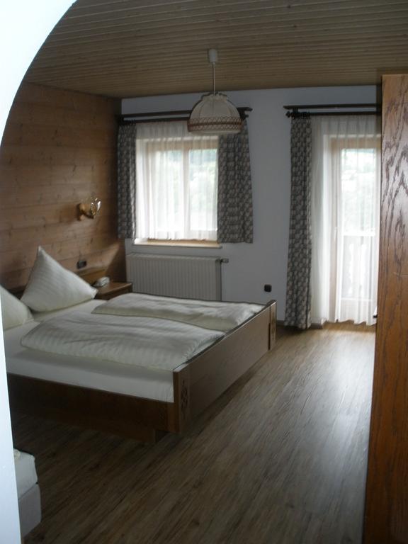 Hotel Alpengasthof zur Loisach Grossweil Zimmer foto