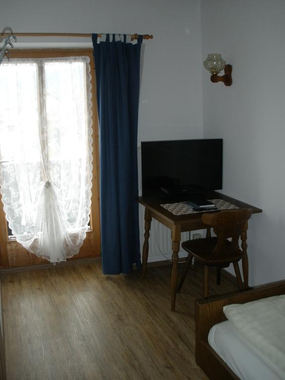 Hotel Alpengasthof zur Loisach Grossweil Zimmer foto