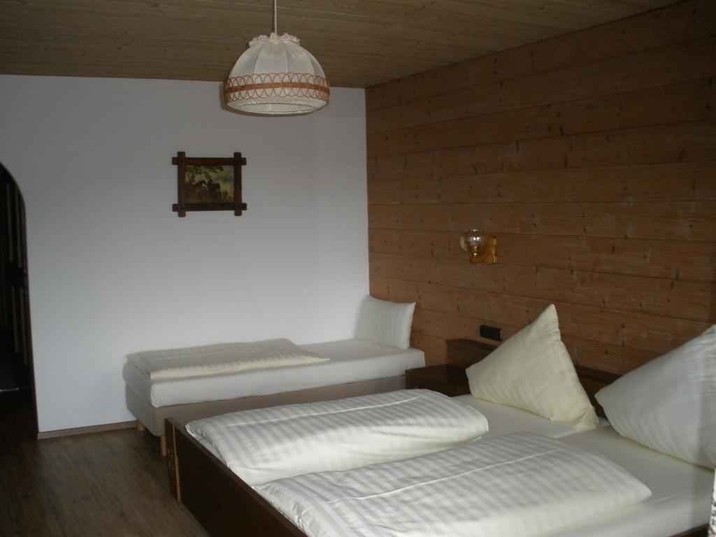Hotel Alpengasthof zur Loisach Grossweil Zimmer foto