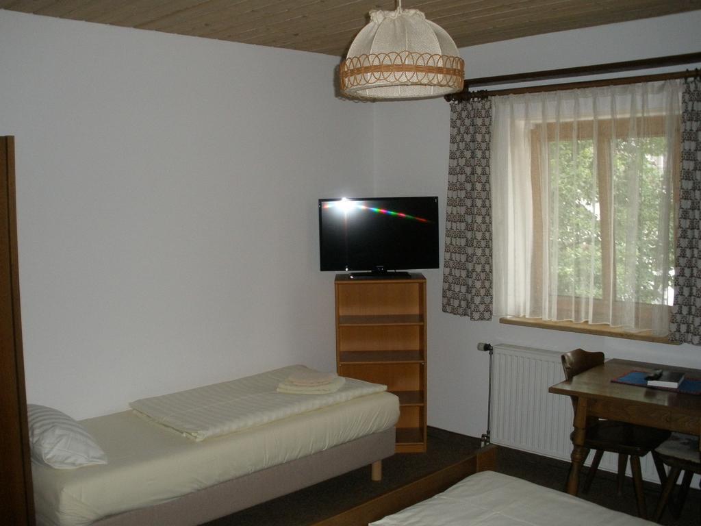 Hotel Alpengasthof zur Loisach Grossweil Zimmer foto