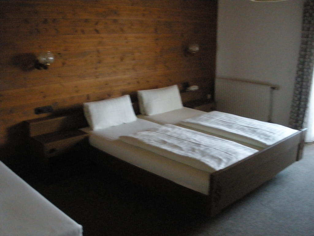 Hotel Alpengasthof zur Loisach Grossweil Zimmer foto